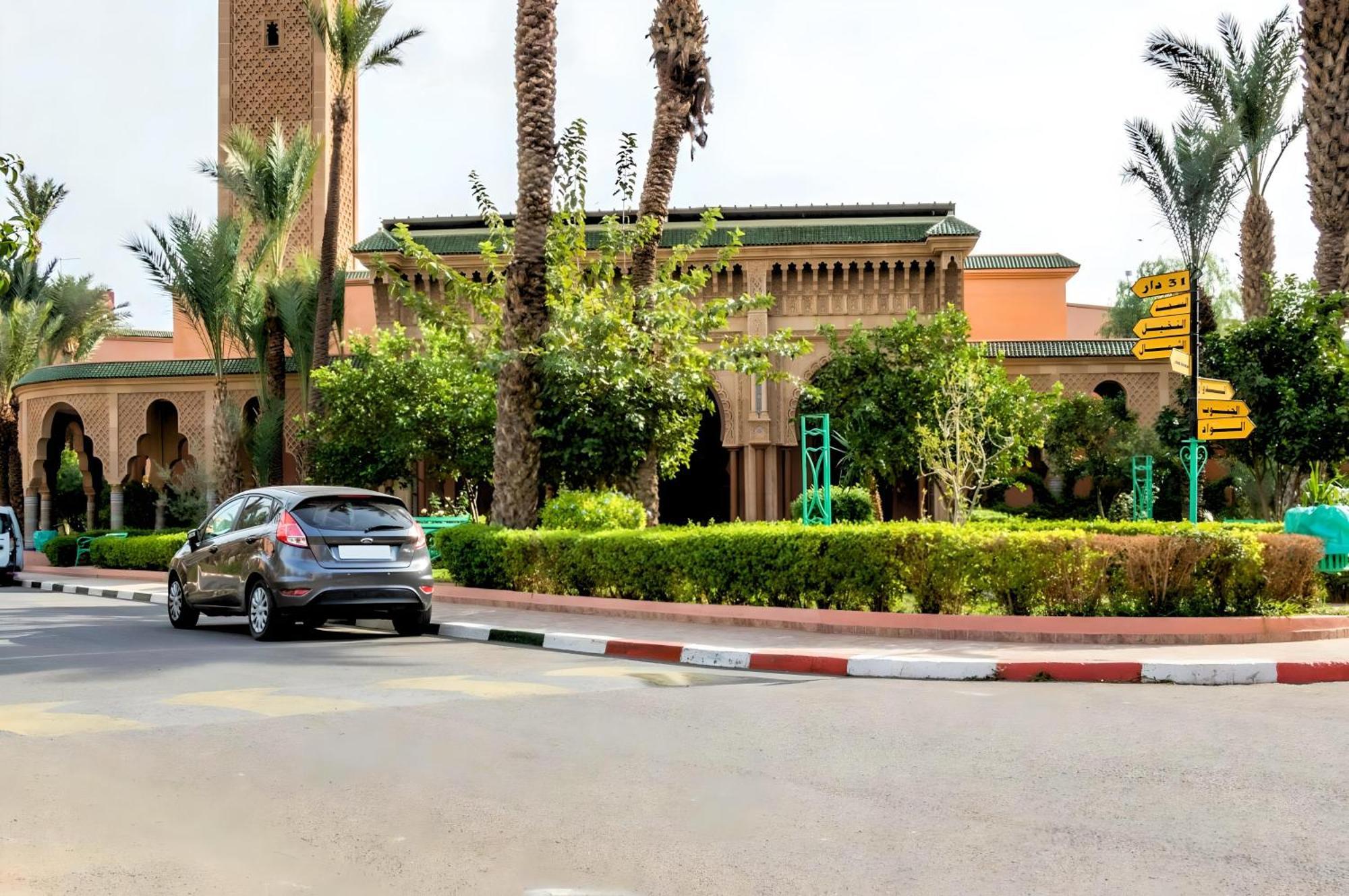 Tres Beau Riad A Marrakech Avec Piscines Marakeş Dış mekan fotoğraf